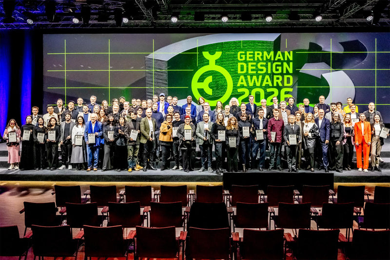 Best Large Outdoor TV for Full Sun Viewing | Sylvox