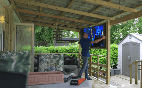 Outdoor TV Ideas That Look Good for Patio Entertainment
